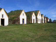 Obr. 4  Islandská „drnová architektura“ ve skanzenu (Glaumbær, Island)